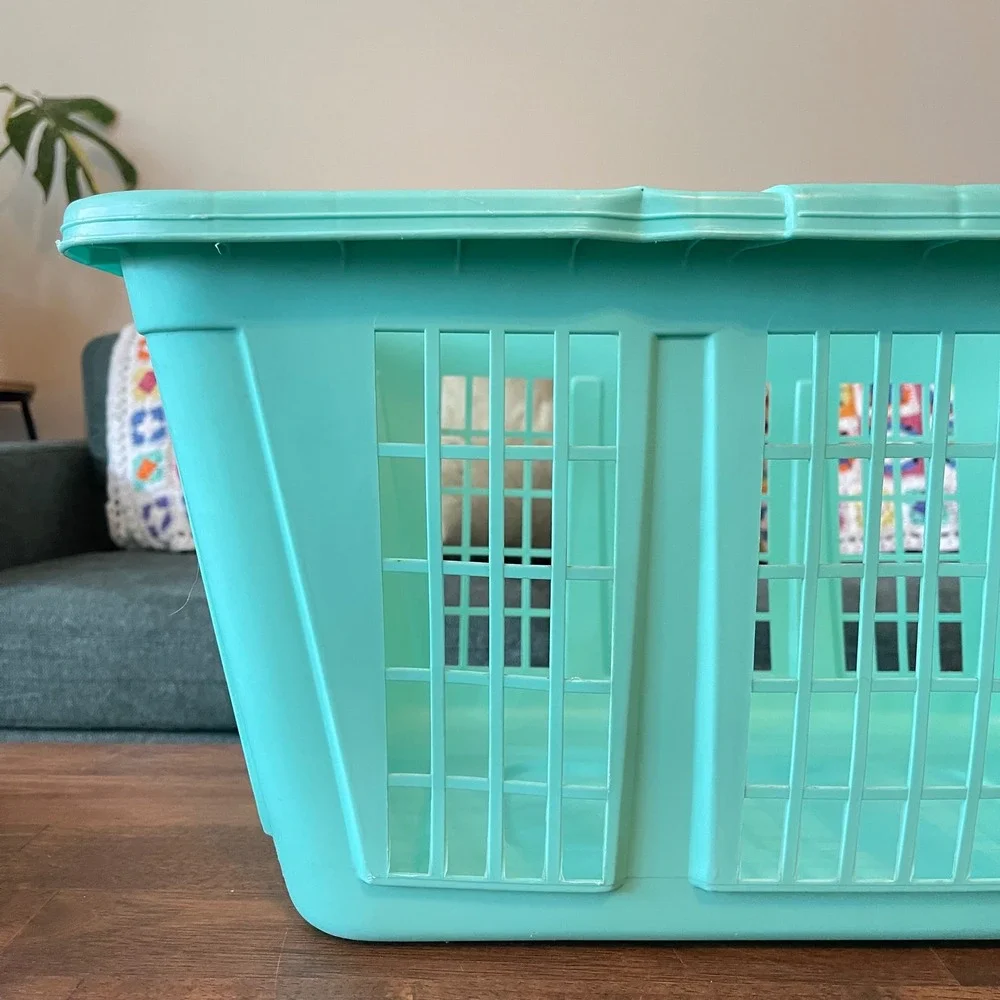 Vtg Rubbermaid 2965 teal blue Rectangle Laundry Basket Weave 22x16x11 Grannycor